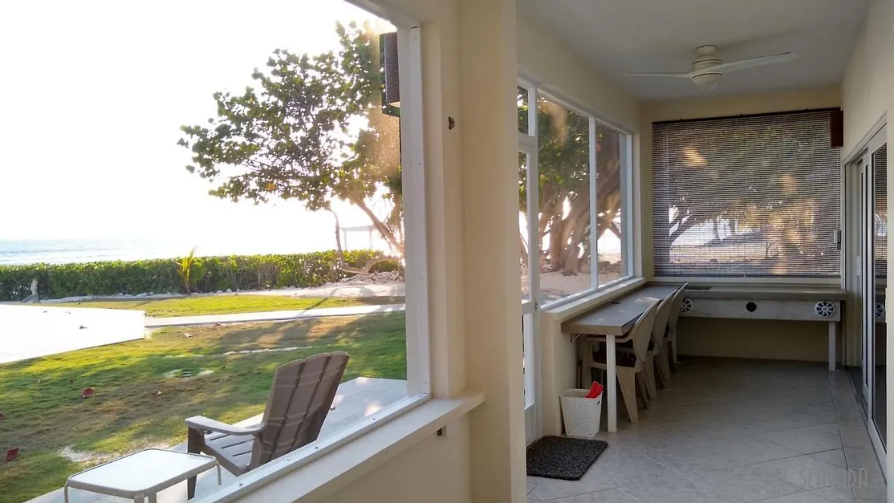 Seacada- Beachfront - Pool - Panoramic Sunsets Apartment George Town 0*,  Cayman Islands