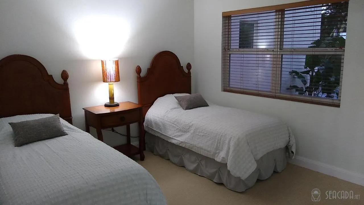 Seacada- Beachfront - Pool - Panoramic Sunsets Apartment George Town