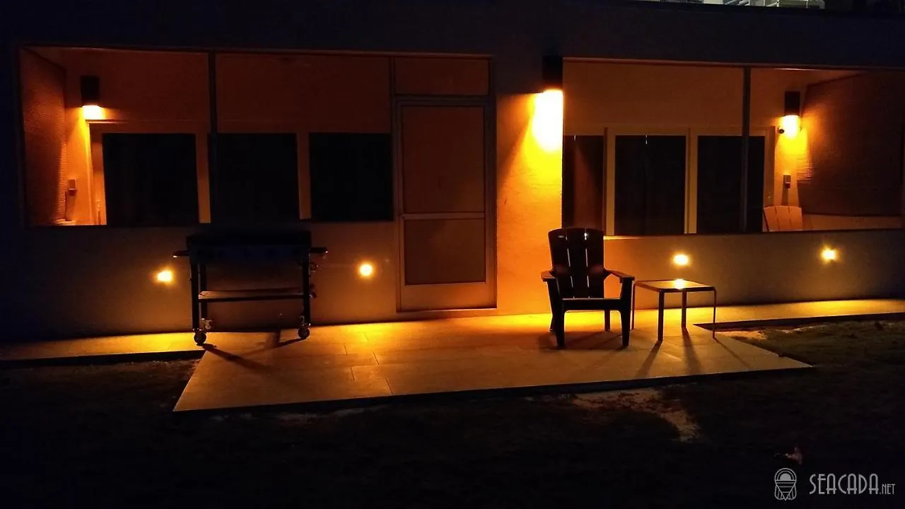 Seacada- Beachfront - Pool - Panoramic Sunsets Apartment George Town