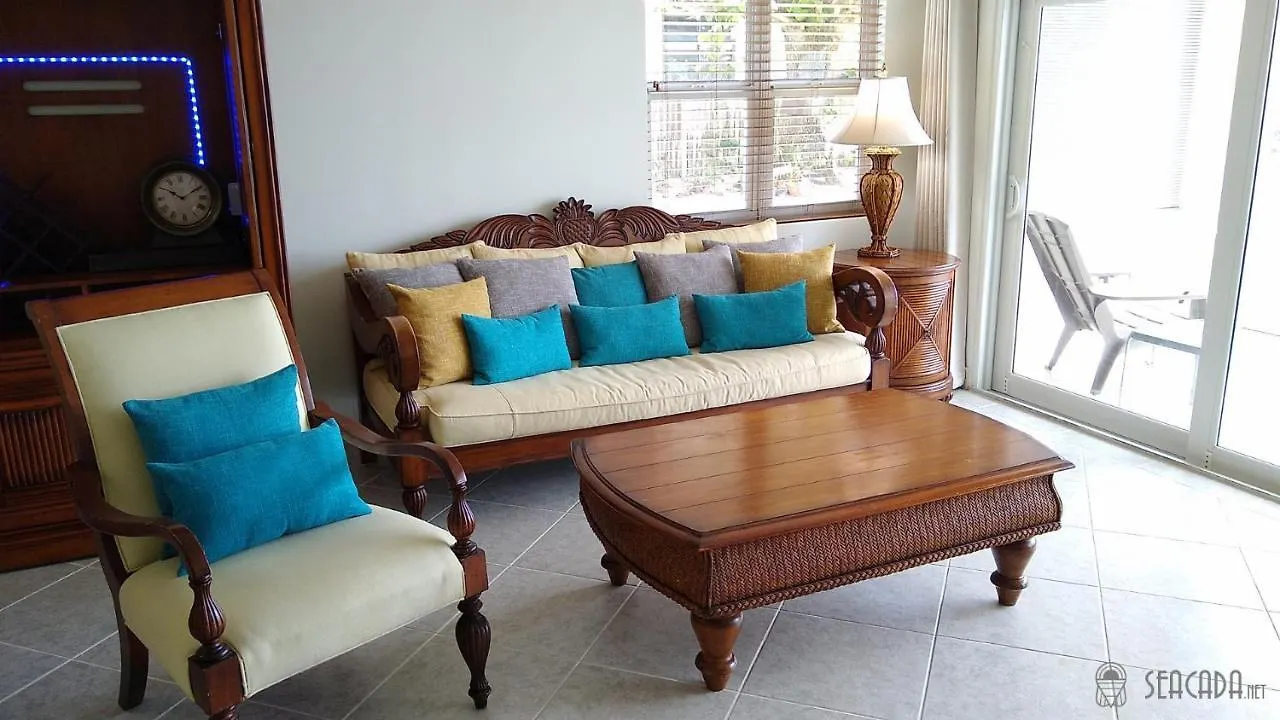 Seacada- Beachfront - Pool - Panoramic Sunsets Apartment George Town