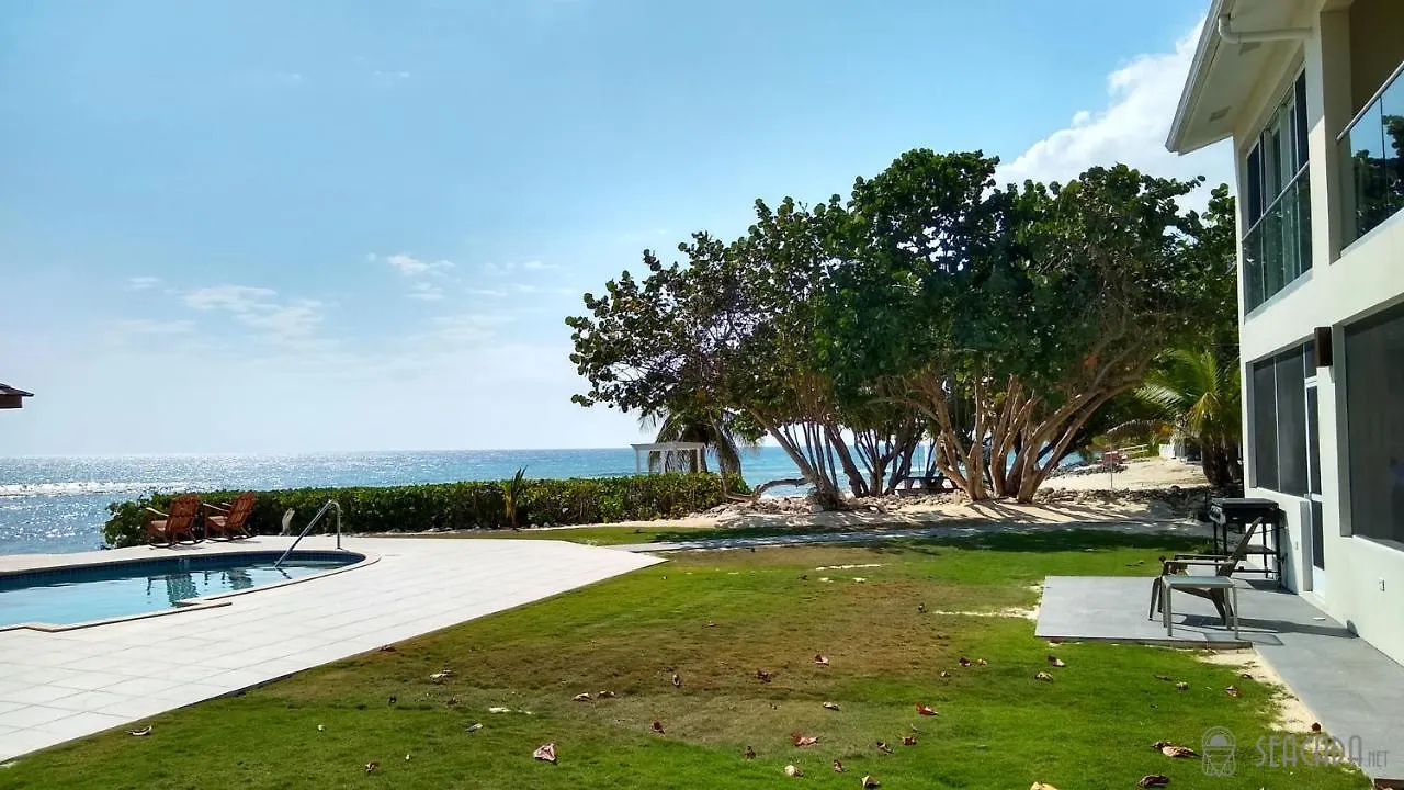 Seacada- Beachfront - Pool - Panoramic Sunsets Apartment George Town