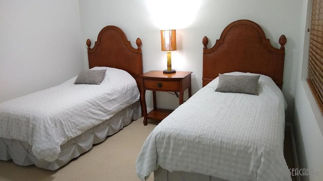 Seacada- Beachfront - Pool - Panoramic Sunsets Apartment George Town